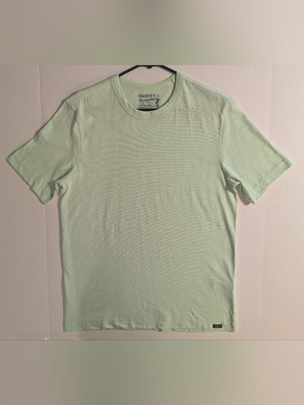 Faherty Men's Sunwashed Crew T-Shirt in Mint Green- Sm (NWOT)